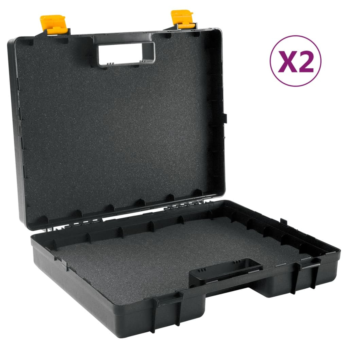 Offener schwarzer Koffer mit gelben Verschlüssen. Der Koffer ist leer und hat eine Schaumstoffauskleidung. Im Hintergrund ein lila Kreis mit "X2".