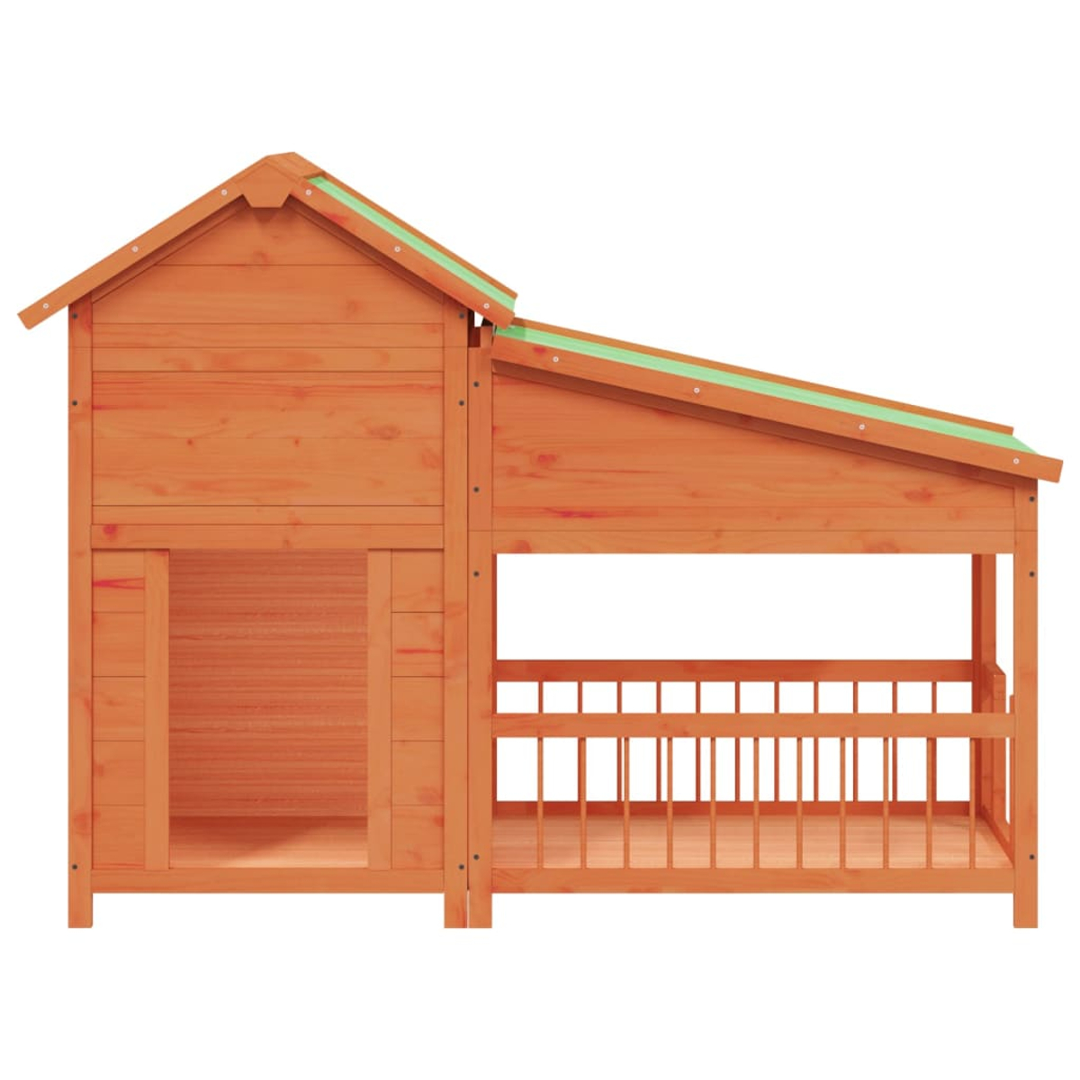 Ein hölzernes Spielhaus mit offener Veranda. Es hat ein Satteldach mit grünen Zierleisten. Das Haus ist braun und steht auf weißem Grund.