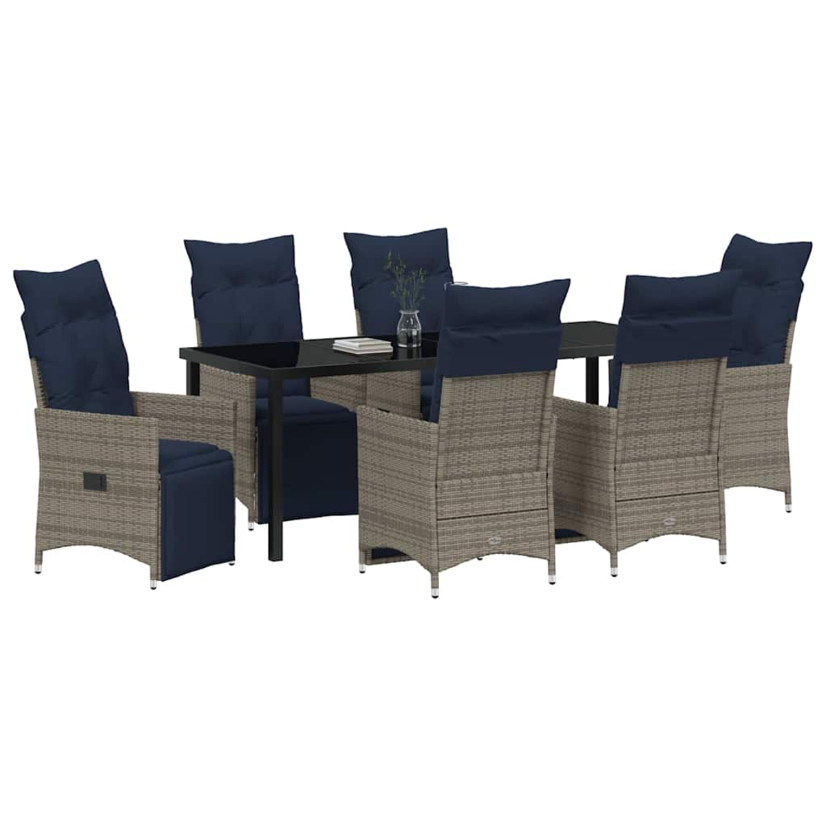 Ein Ess-Set mit einem schwarzen Tisch, sechs Korbstühlen mit blauen Kissen und einer kleinen Vase.