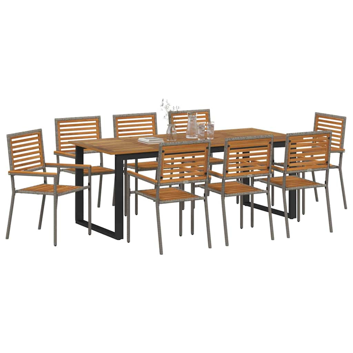 Ein Holztisch mit acht Stühlen. Der Tisch ist rechteckig mit dunklem Rahmen. Stühle haben Holzlatten. Gläser stehen auf dem Tisch.
