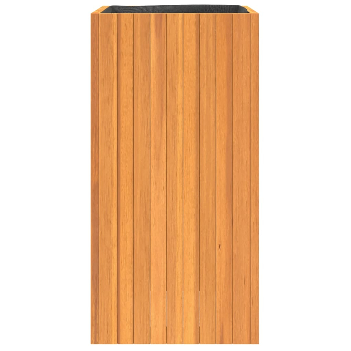 Ein hoher, rechteckiger Holzpflanzer. Vertikale Holzplanken bilden die Seiten. Die Oberseite hat eine dunkle, möglicherweise stoffartige Auskleidung.