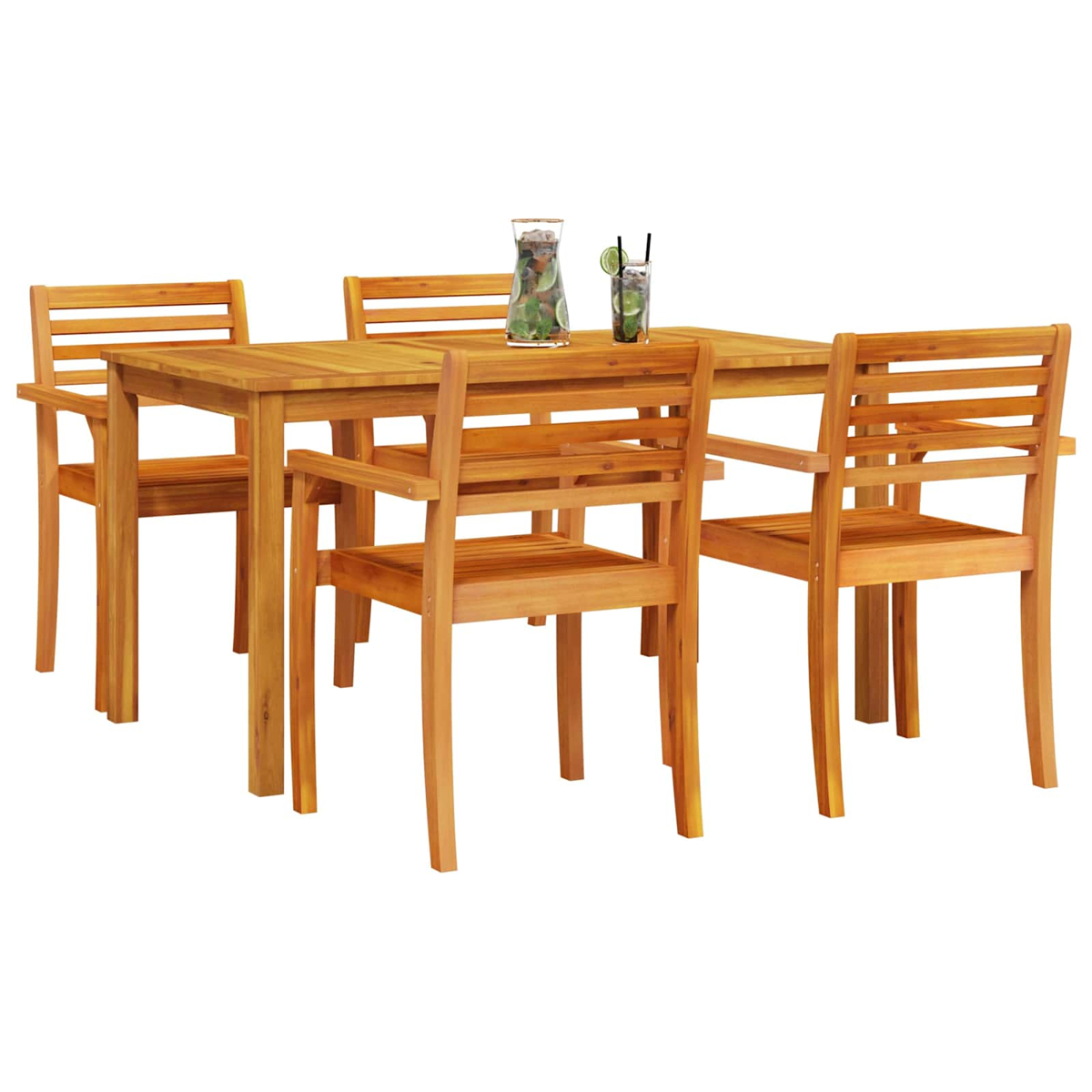 Holz-Essgruppe für draußen mit Tisch, vier Stühlen und Getränken auf dem Tisch. Das Set steht vor weißem Hintergrund.
