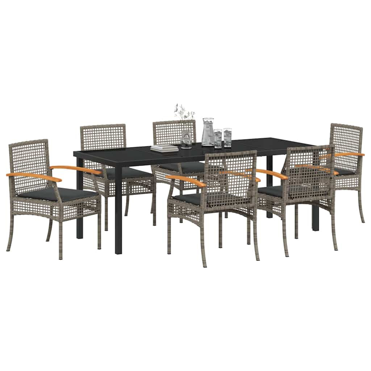 Essgruppe mit schwarzem Tisch und sechs grauen Korbstühlen mit Holzarmlehnen. Gläser und eine Vase stehen auf dem Tisch.