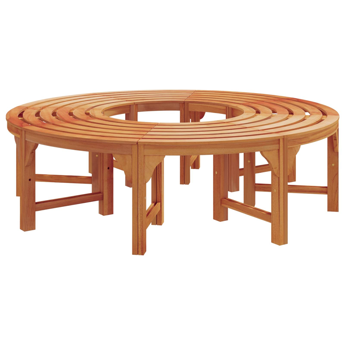 Eine runde Holzbank mit einem Baumloch in der Mitte. Sie hat eine natürliche Holzfarbe und steht vor weißem Hintergrund.