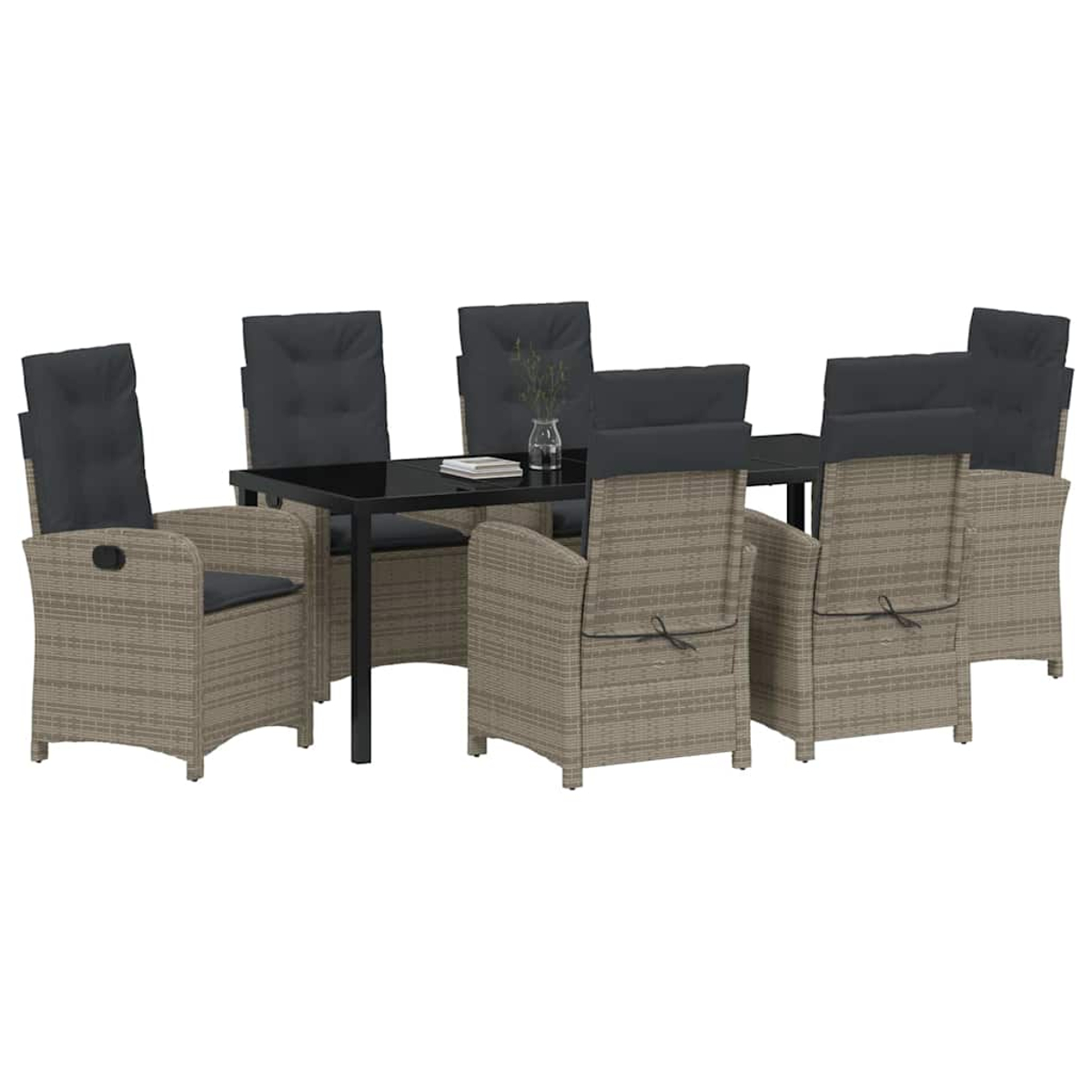 Essgruppe für draußen: ein Tisch mit sechs Stühlen. Der Tisch hat eine schwarze Platte. Stühle sind aus Korb mit grauen Kissen und Kopfstützen.