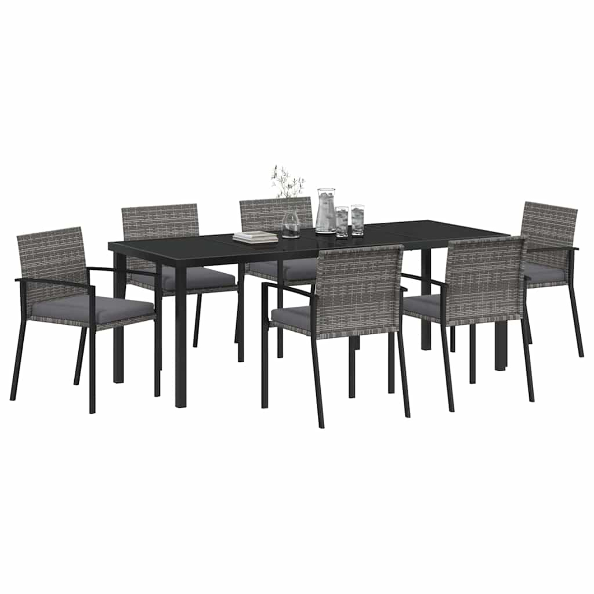 Ein Esstisch mit sechs Stühlen. Der Tisch ist schwarz. Stühle haben graue Kissen und eine graue gewebte Rückenlehne. Gläser und eine Kanne stehen auf dem Tisch.