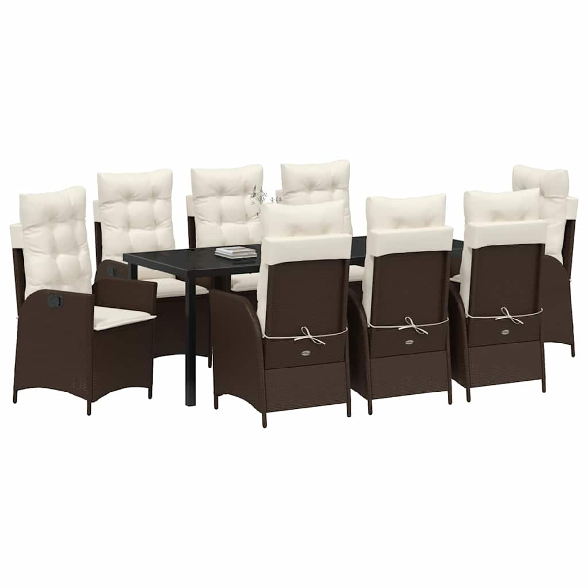 Ein Esszimmerset mit einem dunklen Tisch und acht braunen Korbstühlen mit cremefarbenen Kissen. Die Stühle sind um den Tisch angeordnet.