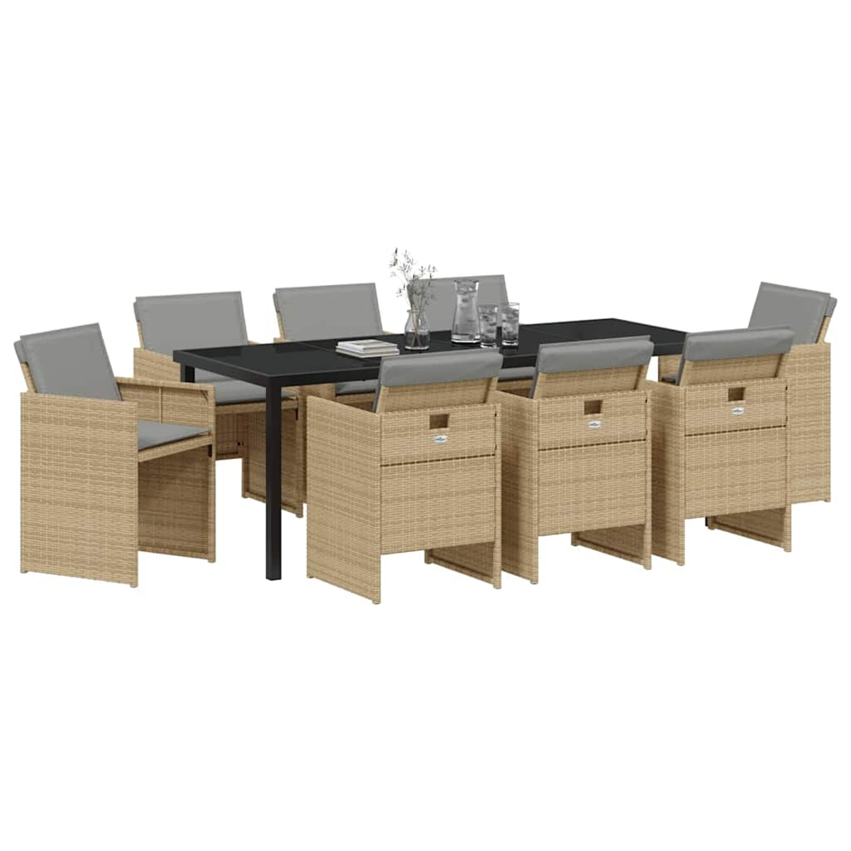 Essgruppe im Freien: schwarzer Tisch, sechs Korbstühle mit grauen Kissen. Gläser und Vase auf dem Tisch.