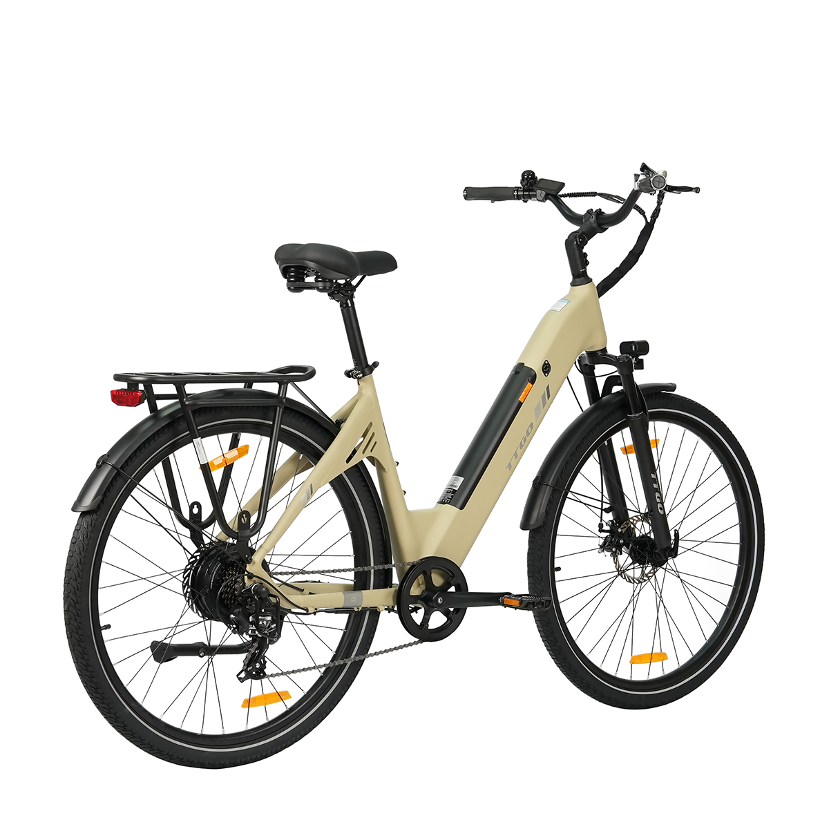 Rower elektryczny na białym tle. Jest beżowy z czarnymi oponami i komponentami, z bagażnikiem i błotnikami.