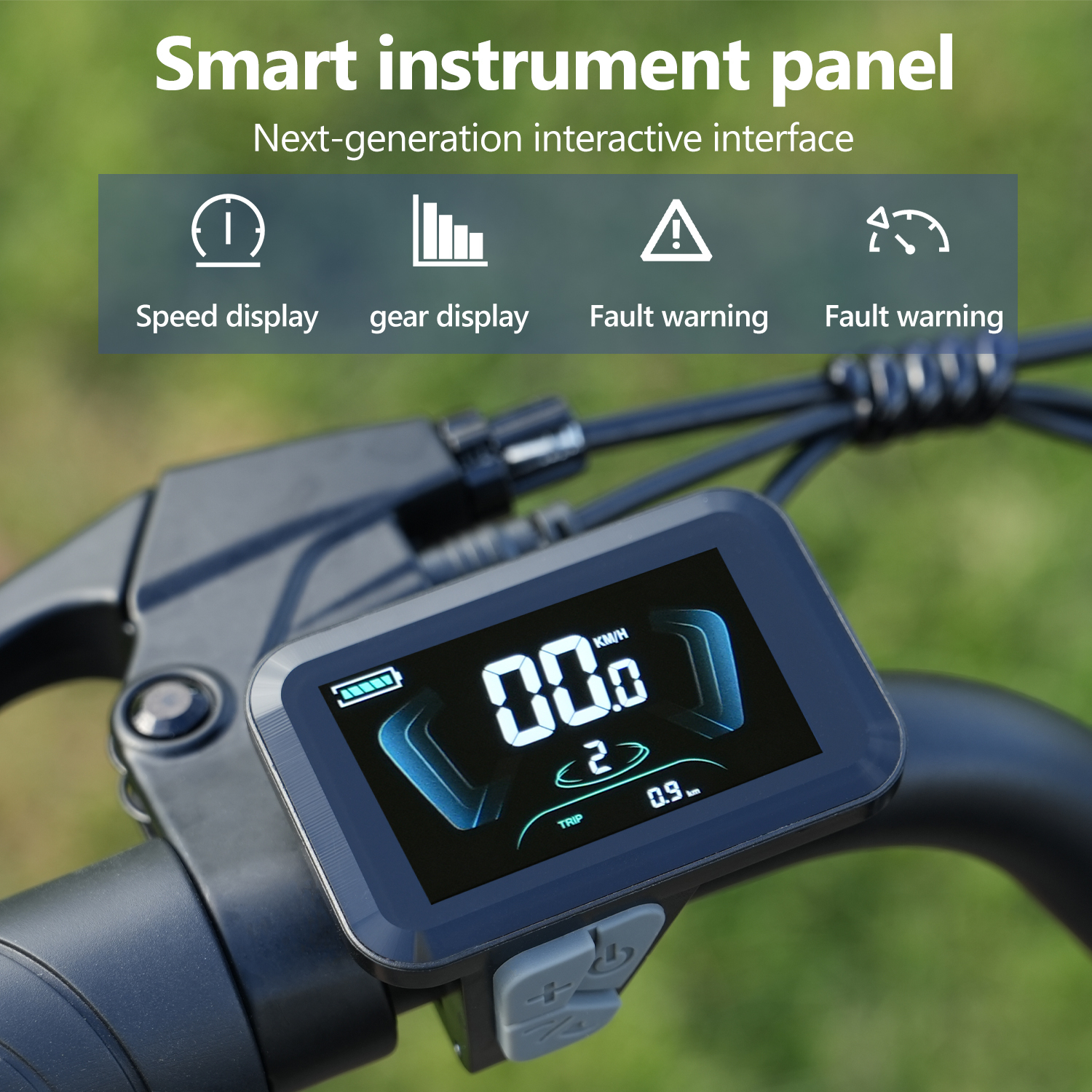 Panel instrumentów e-skutera pokazuje prędkość, bieg i ostrzeżenia. Wyświetlacz jest czarny z białymi cyframi na rozmytym zielonym tle.
