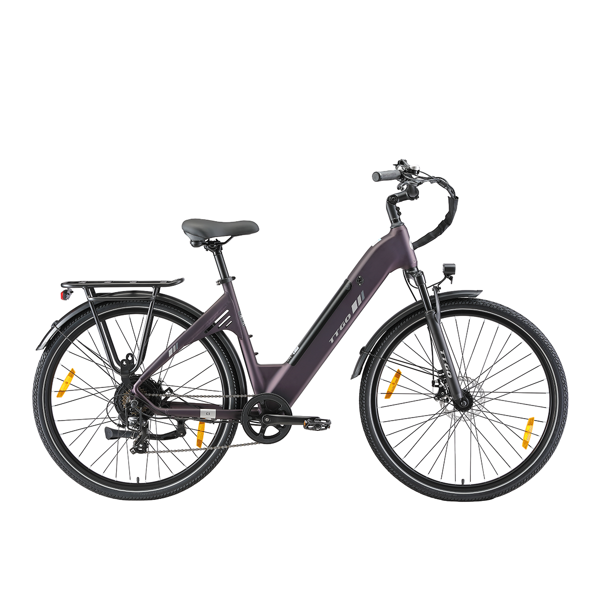 Fioletowy rower elektryczny na białym tle. Ma czarne opony, czarne siodełko i bagażnik z tyłu. Marka to TTGO.