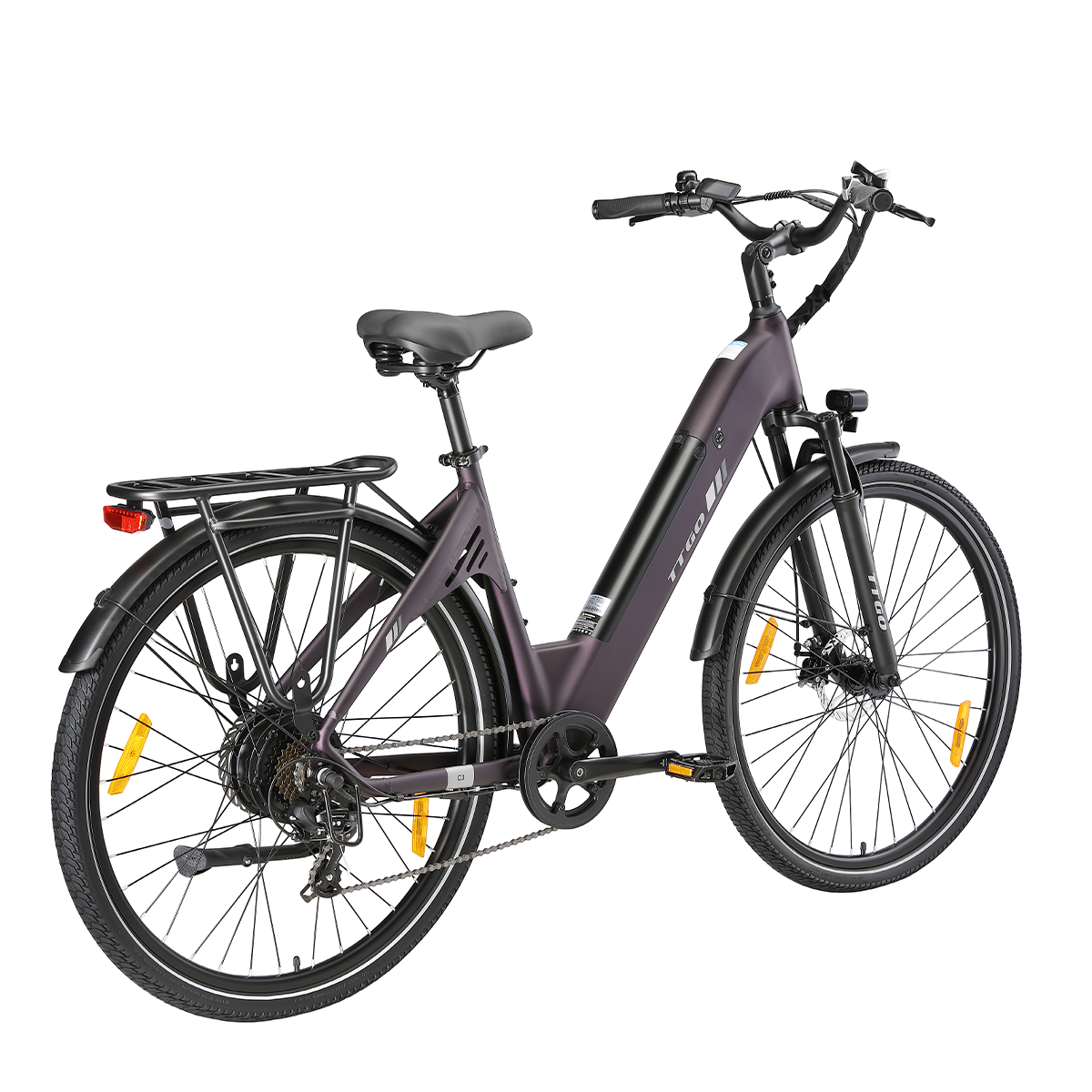 Fioletowo-czarny rower elektryczny. Posiada akumulator, bagażnik i elementy odblaskowe na kołach. Tło jest białe.