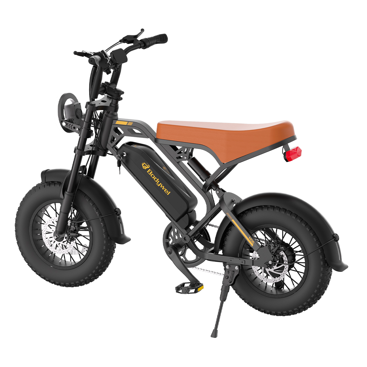 Czarny rower elektryczny z brązowym siedzeniem i dużymi oponami. Rower ma reflektor, baterię i podpórkę. Tło jest białe.