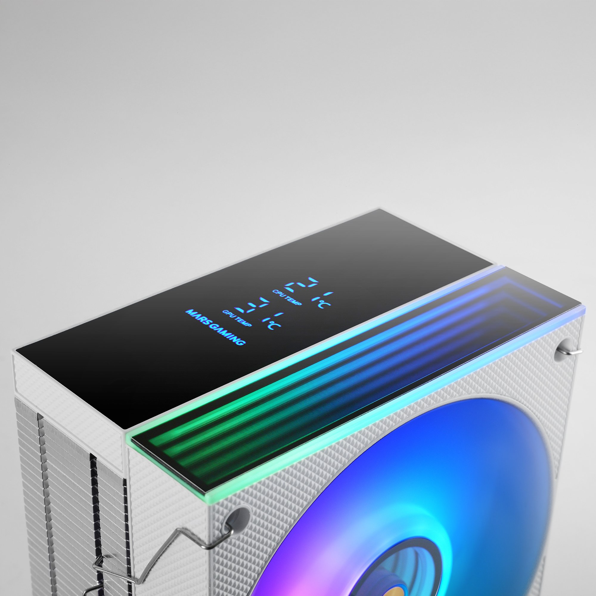Un enfriador de CPU con pantalla digital que muestra temperaturas. Tiene un ventilador con brillo azul y morado.