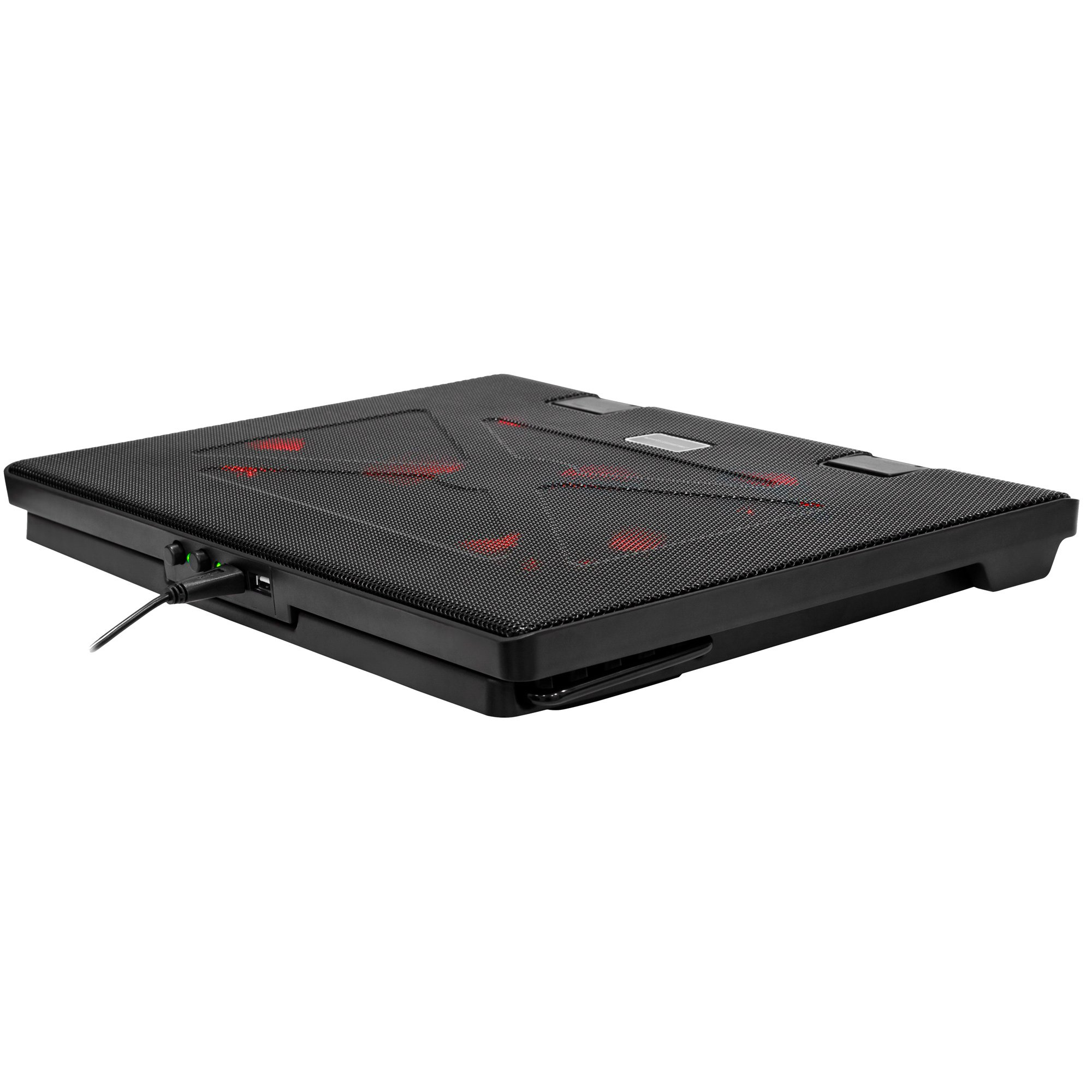 Un enfriador de portátil negro sobre fondo blanco. Tiene una superficie de malla y luces rojas. Un cable USB está conectado.