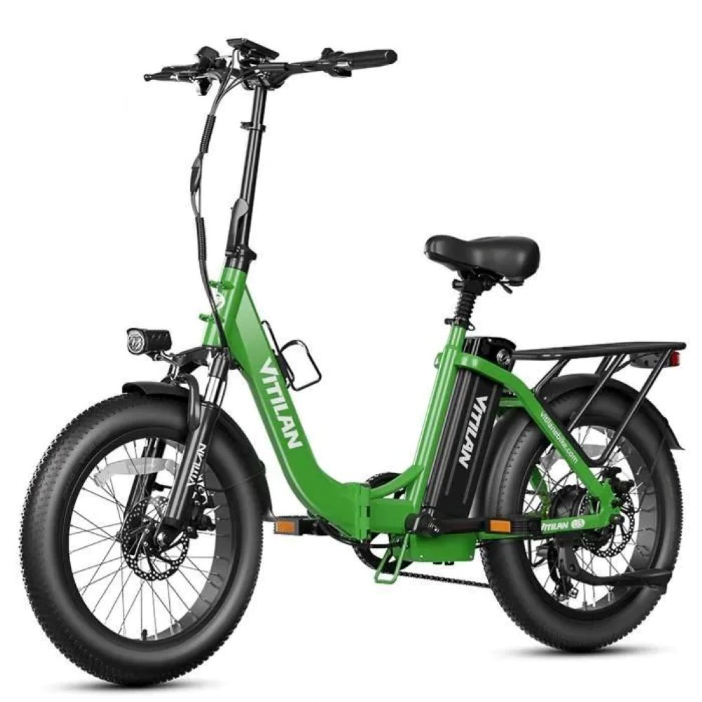 Una bicicleta eléctrica verde Viltan con neumáticos negros y asiento negro. Tiene faro y portaequipajes.