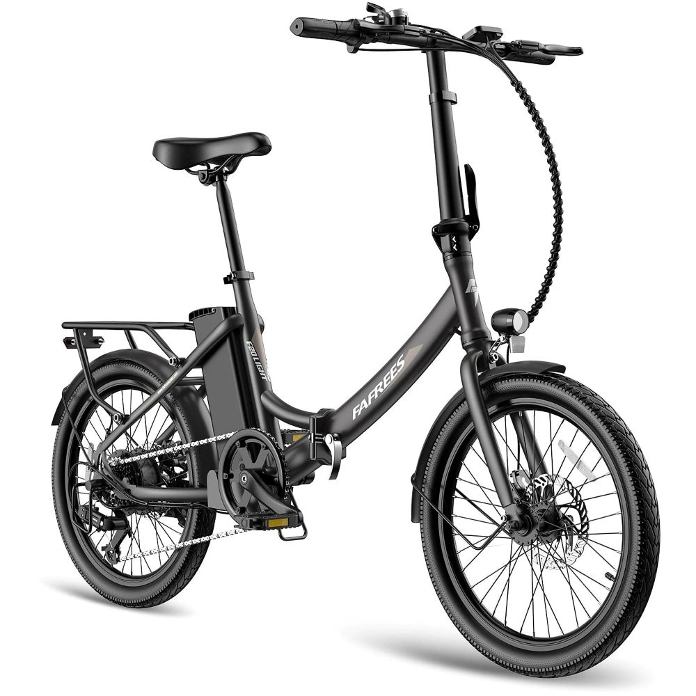 Una bicicleta eléctrica plegable negra. Tiene una batería, un portaequipajes trasero y la marca 'FAFREES' en el cuadro.