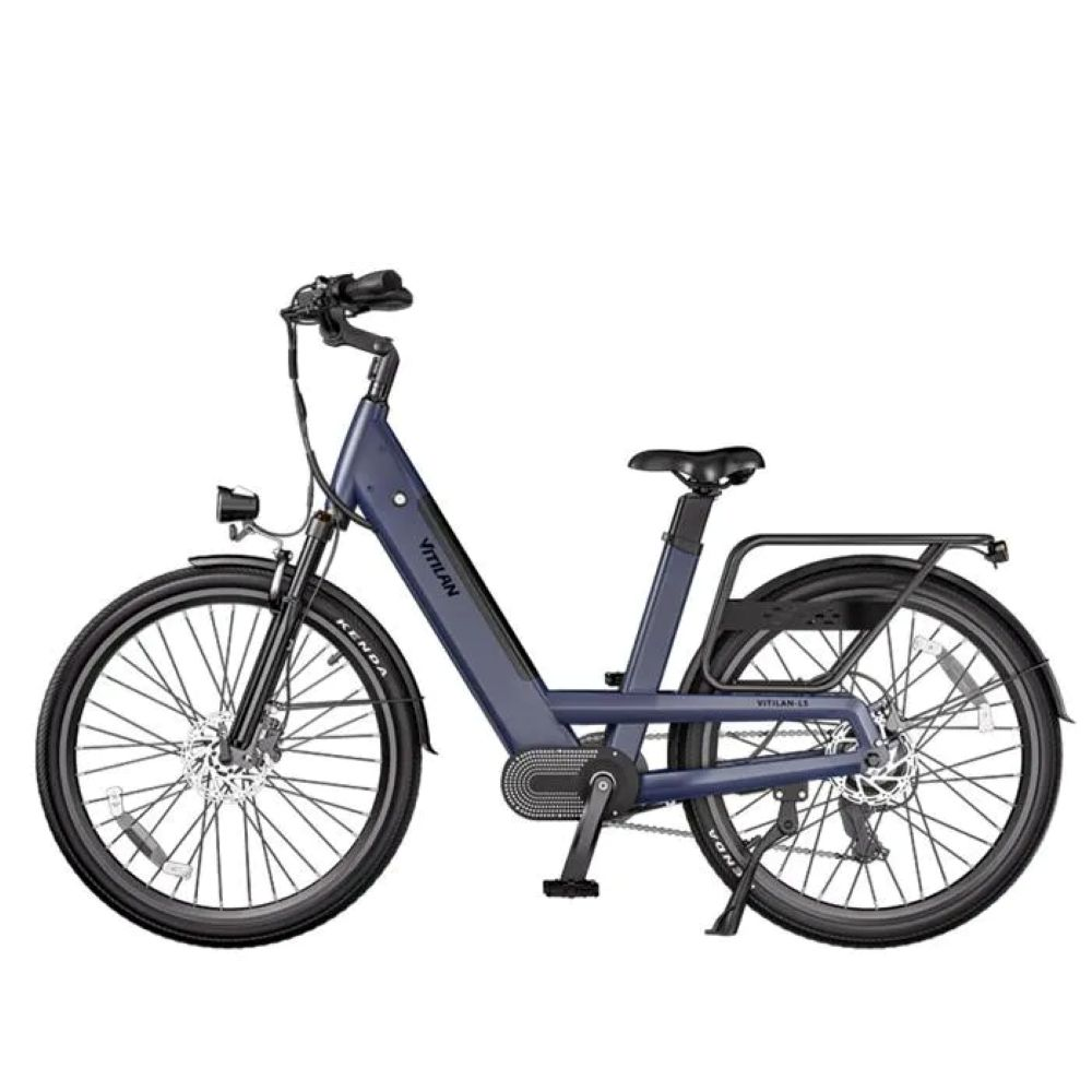 Una bicicleta eléctrica Vitilan azul. Tiene neumáticos negros y un asiento negro. El fondo es blanco.