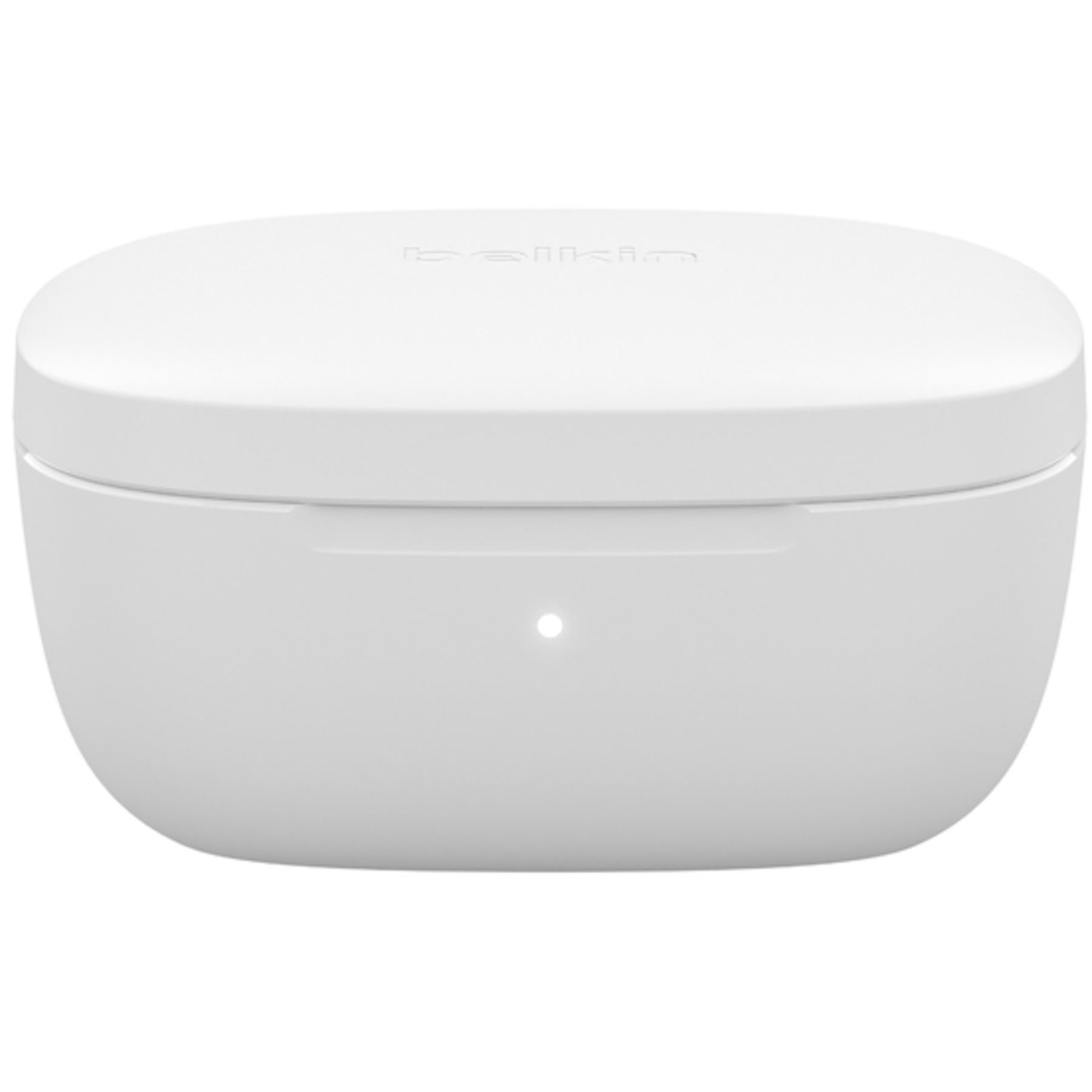 Een witte Belkin oplaadcase voor oortelefoons. Het is ovaalvormig met een klein lampje aan de voorkant.