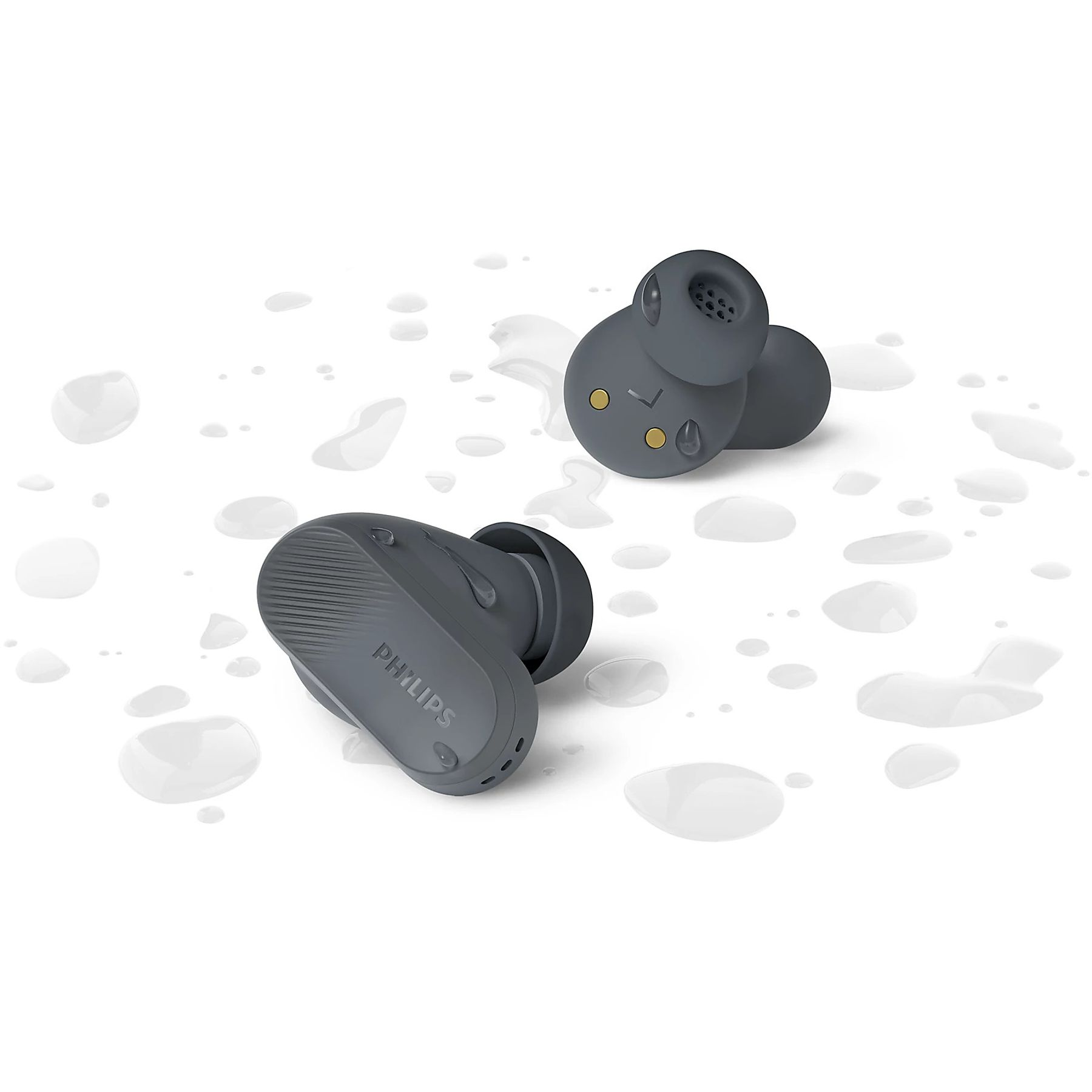 Dos auriculares Philips grises sobre blanco, con gotas de agua. Un auricular está etiquetado como Philips.