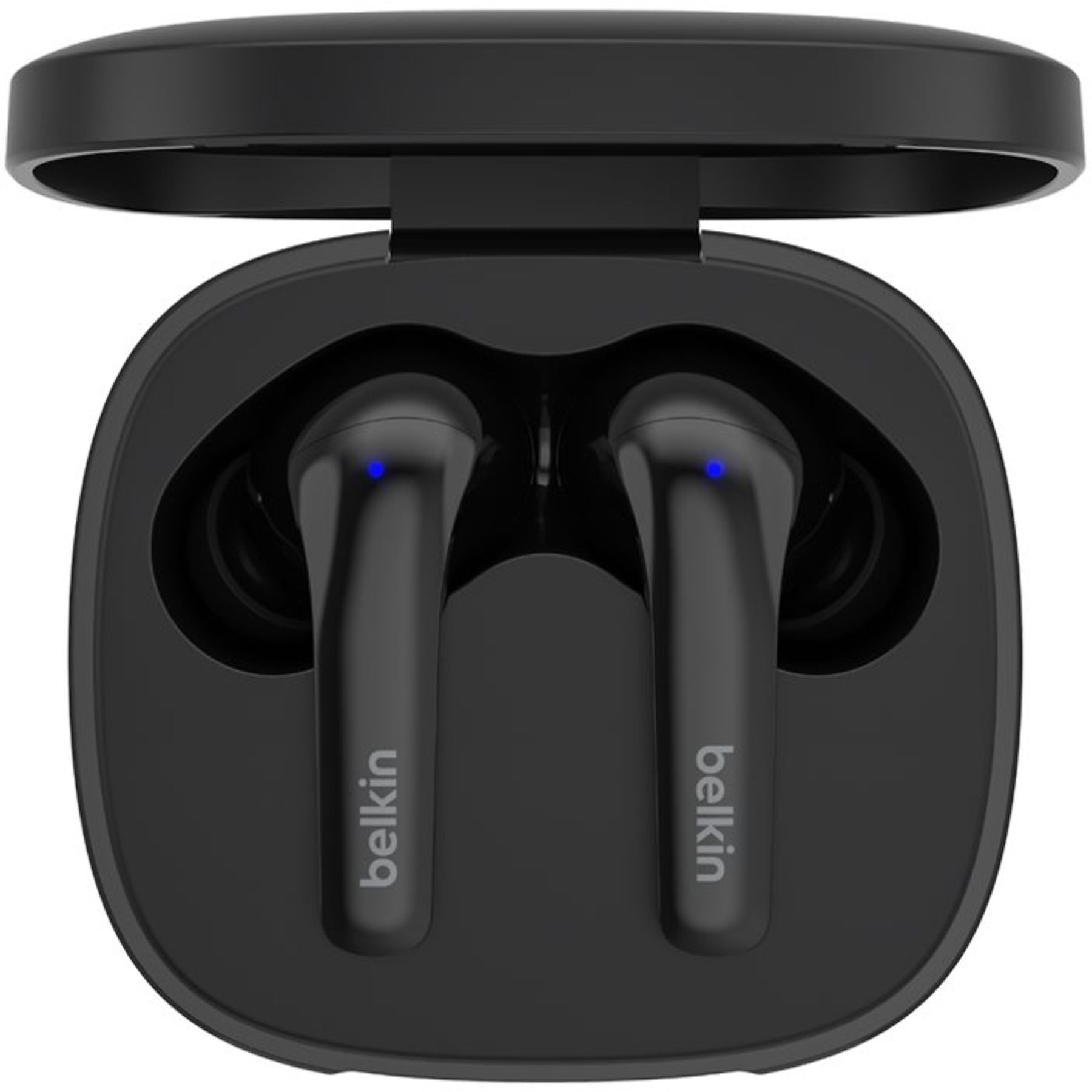 Czarne etui ładujące słuchawki Belkin, otwarte. Dwie słuchawki w środku, każda z niebieskim światłem i napisem Belkin.