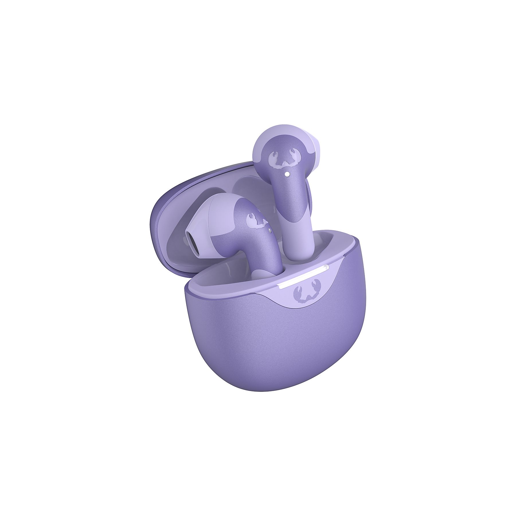 Fioletowe bezprzewodowe słuchawki w etui ładującym, z wyjętą jedną słuchawką. Białe tło. Słuchawki mają logo.