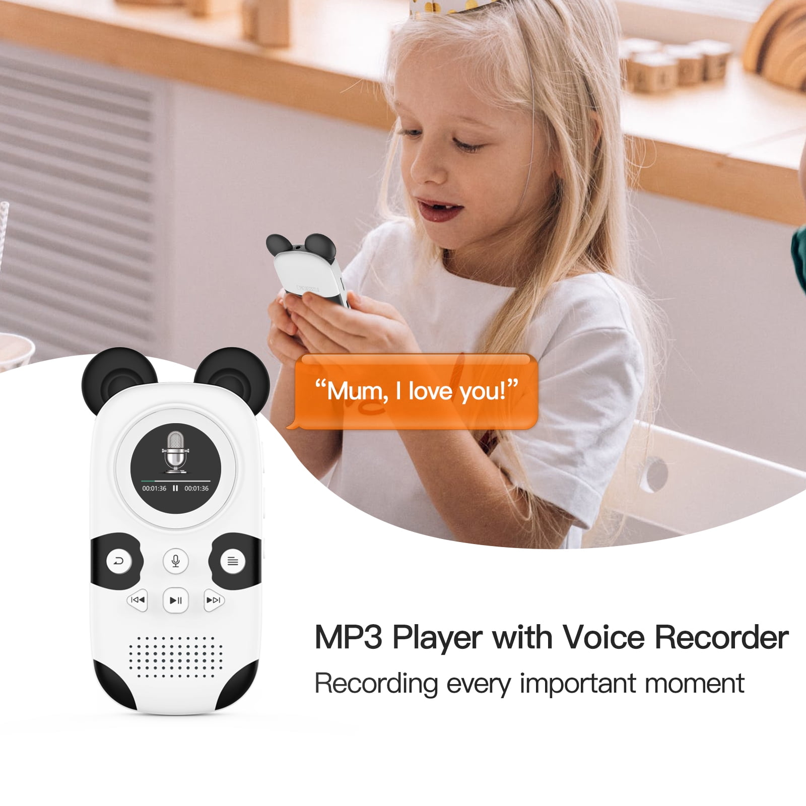 Ein Mädchen hält einen MP3-Player in Panda-Form. Eine Sprechblase sagt: „Mama, ich liebe dich!“. Das Gerät hat einen Bildschirm und Knöpfe.