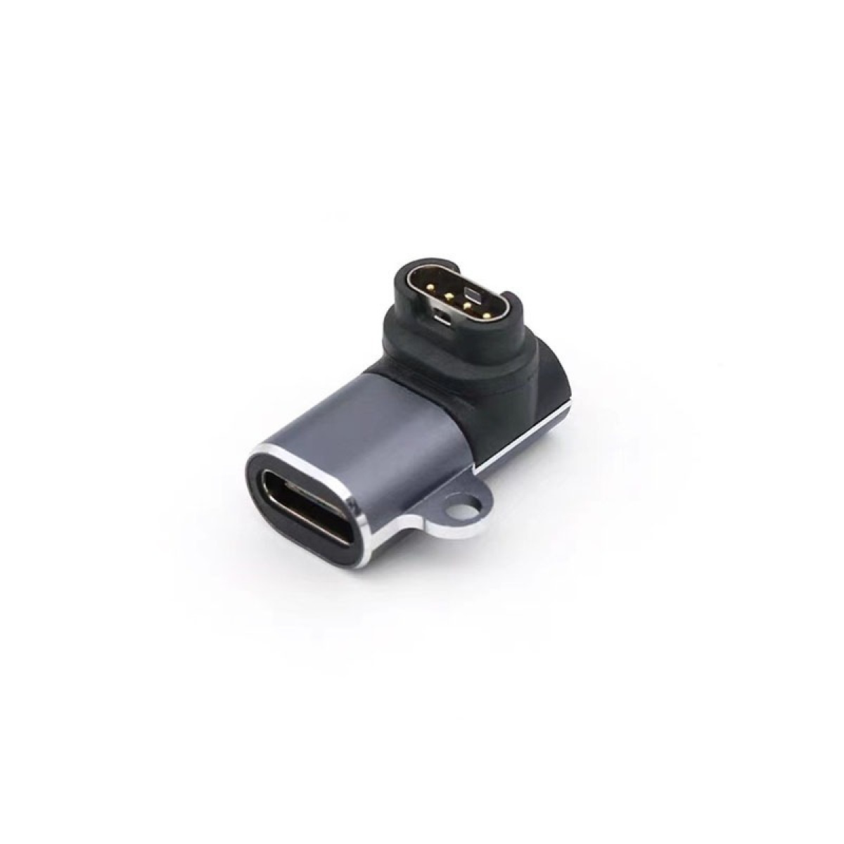 Ein abgewinkelter USB-C-Adapter. Er ist grau und schwarz mit silberner Kontur. Der Hintergrund ist weiß.