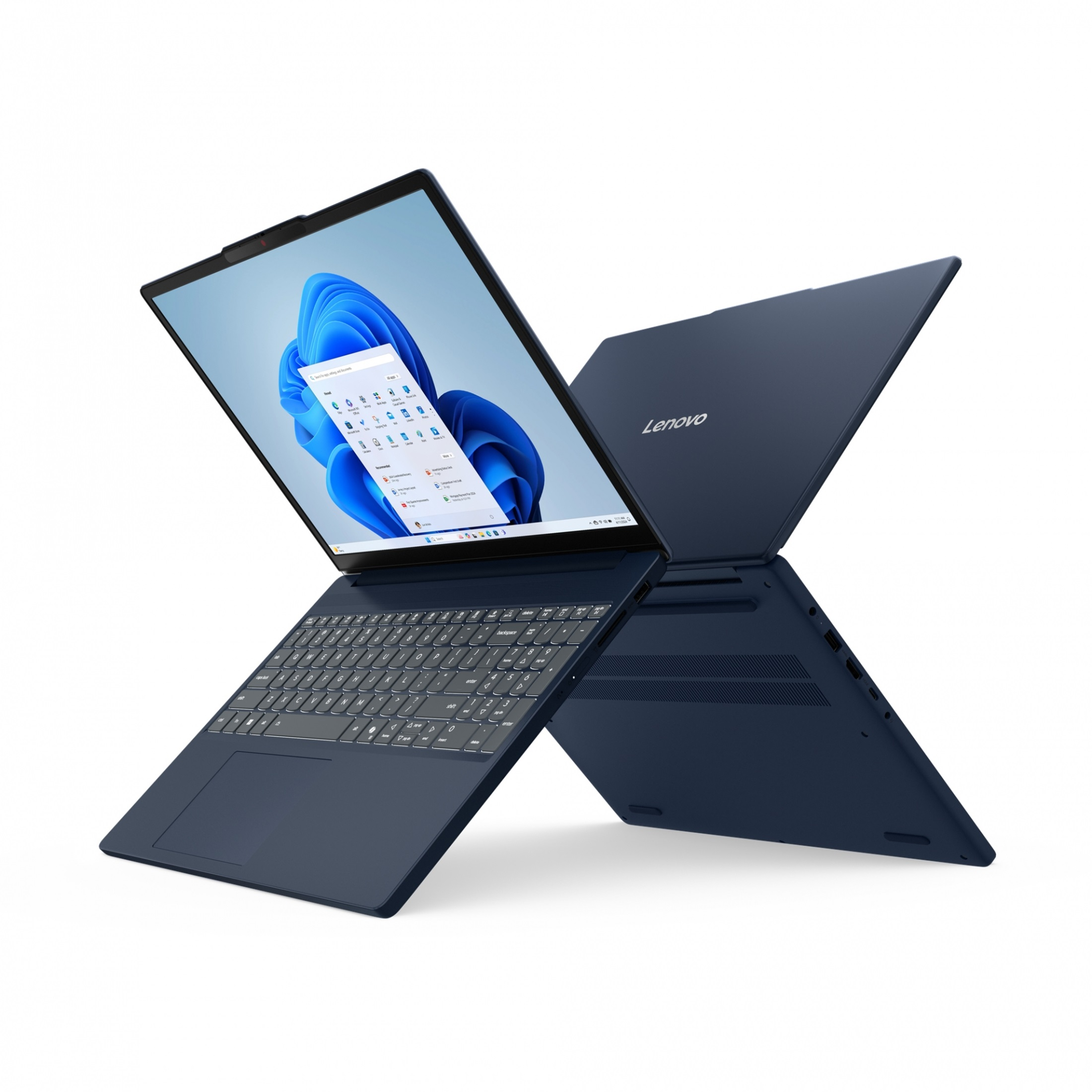 Ein marineblauer Lenovo-Laptop ist geöffnet und zeigt einen Windows-Bildschirm. Der Laptop ist angewinkelt, der Bildschirm sichtbar.