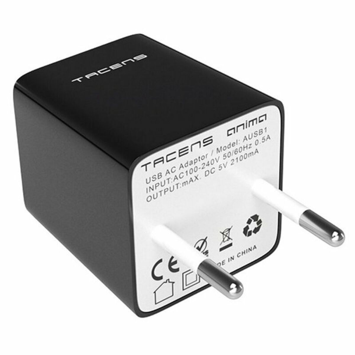 Adaptador USB AC TACENS negro con clavijas blancas. Tiene texto blanco con información del modelo y logotipos.