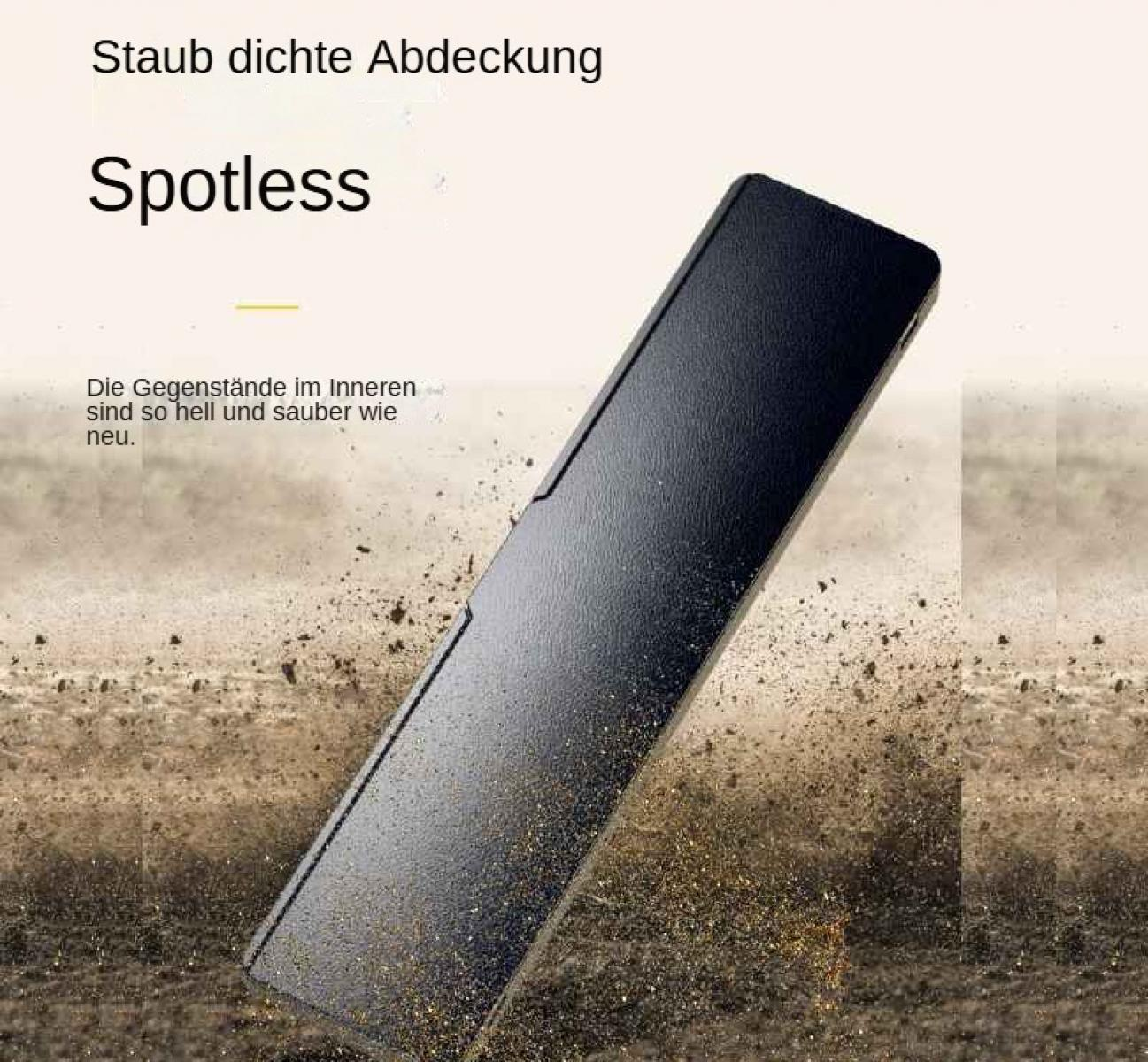 Ein schwarzes rechteckiges Objekt fällt. Staubpartikel umgeben es. Der Text oben lautet 'Spotless' und 'Staub dichte Abdeckung'.