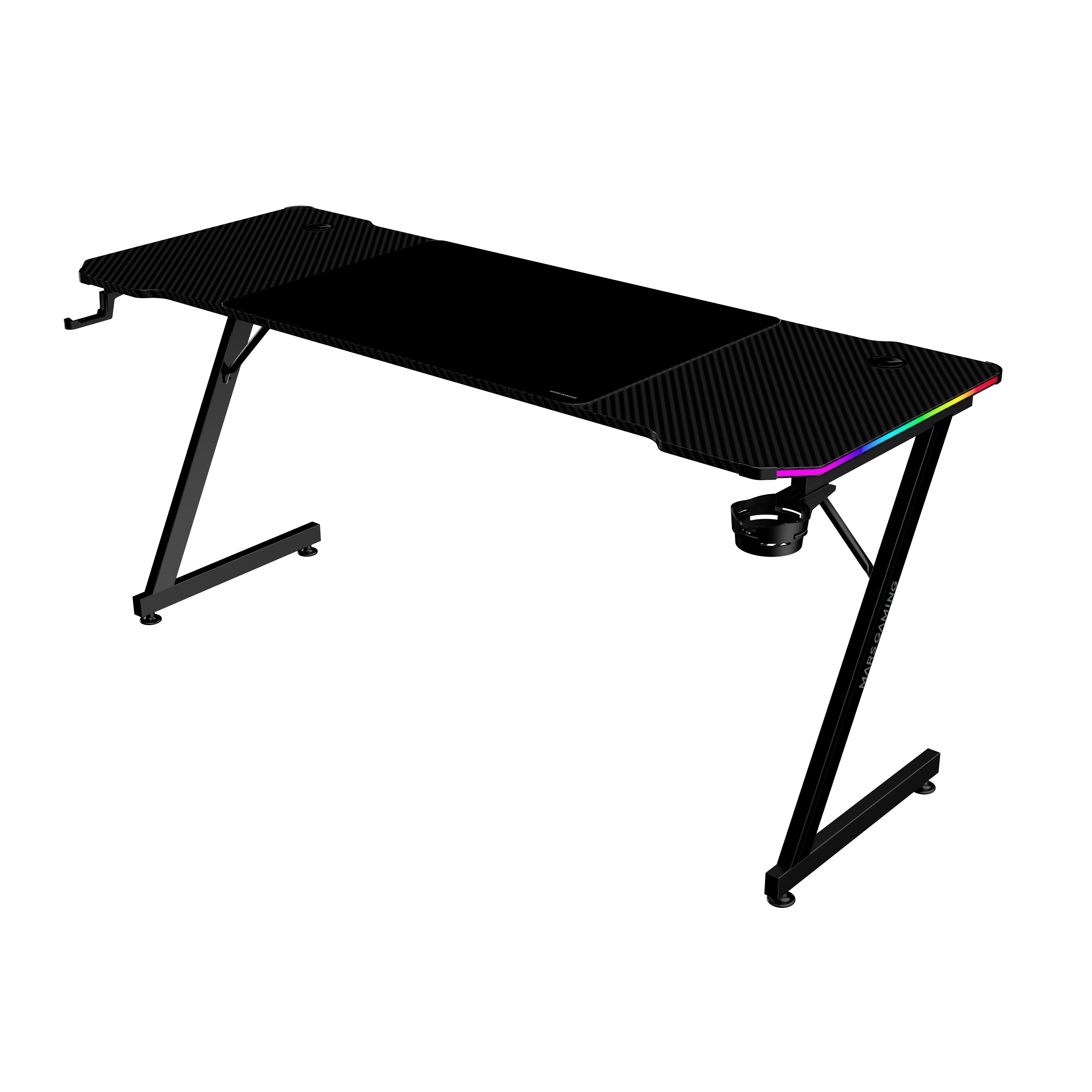 Escritorio gaming negro con textura de fibra de carbono, luces RGB en un borde, portavasos y soporte para auriculares. Fondo negro.