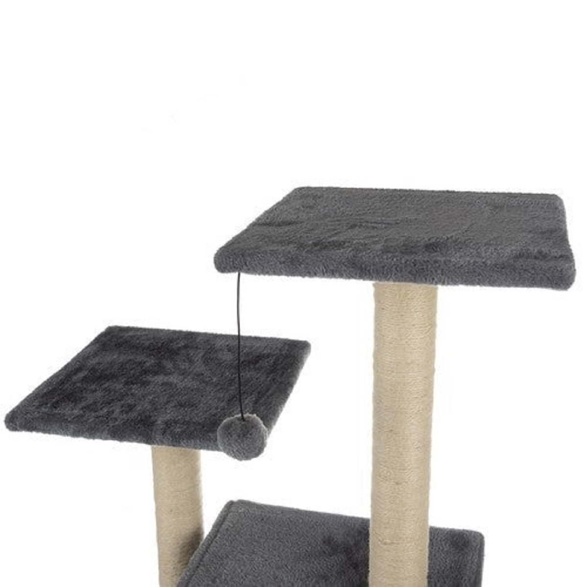 Un árbol para gatos gris con tres plataformas y un juguete de bola colgante. Los postes están envueltos en cuerda beige.