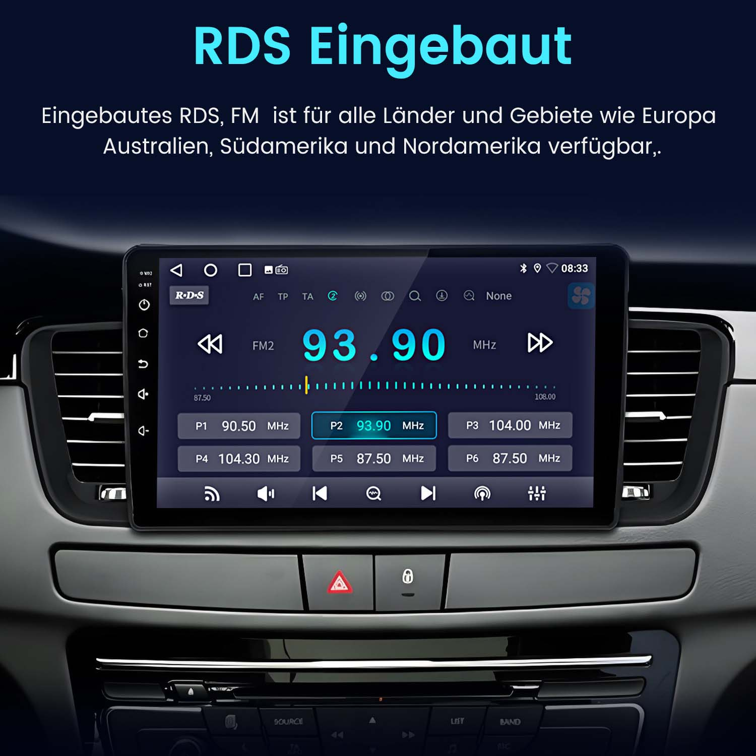 Autoradio-Bildschirm mit FM-Radio-Informationen. Zeigt die Frequenz 93,90 MHz, mit anderen Tasten und einer Uhr oben rechts.