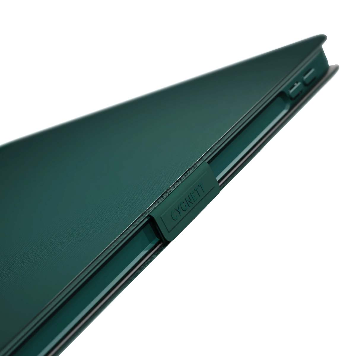 Vista angolata di una custodia verde per tablet. Visibile il marchio CYGNETT. La custodia ha una superficie strutturata.