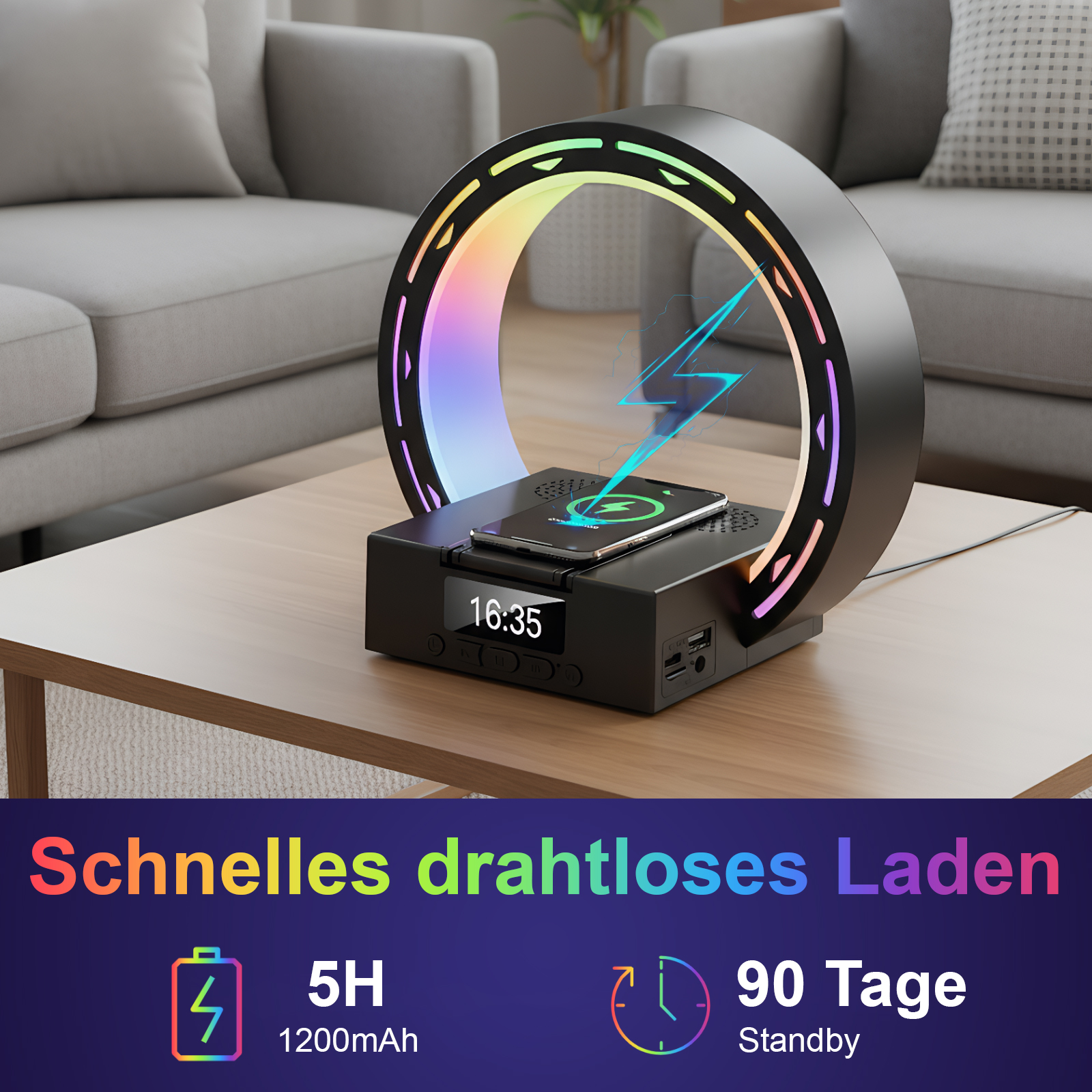 Ein moderner schwarzer kabelloser Ladegerät mit einem Telefon oben. Es hat ein Ringlicht, ein Display und ein Sofa im Hintergrund.