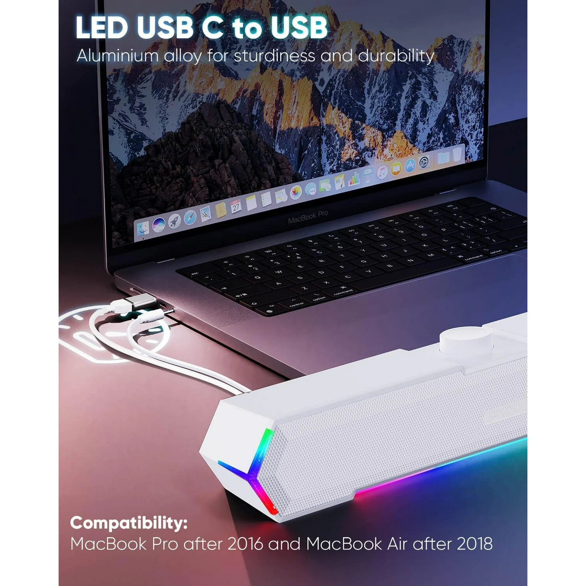Ein Laptop mit angeschlossenem weißen Lautsprecher, LED-Leuchten. Text: LED USB C to USB, kompatibel mit MacBook Pro und Air.