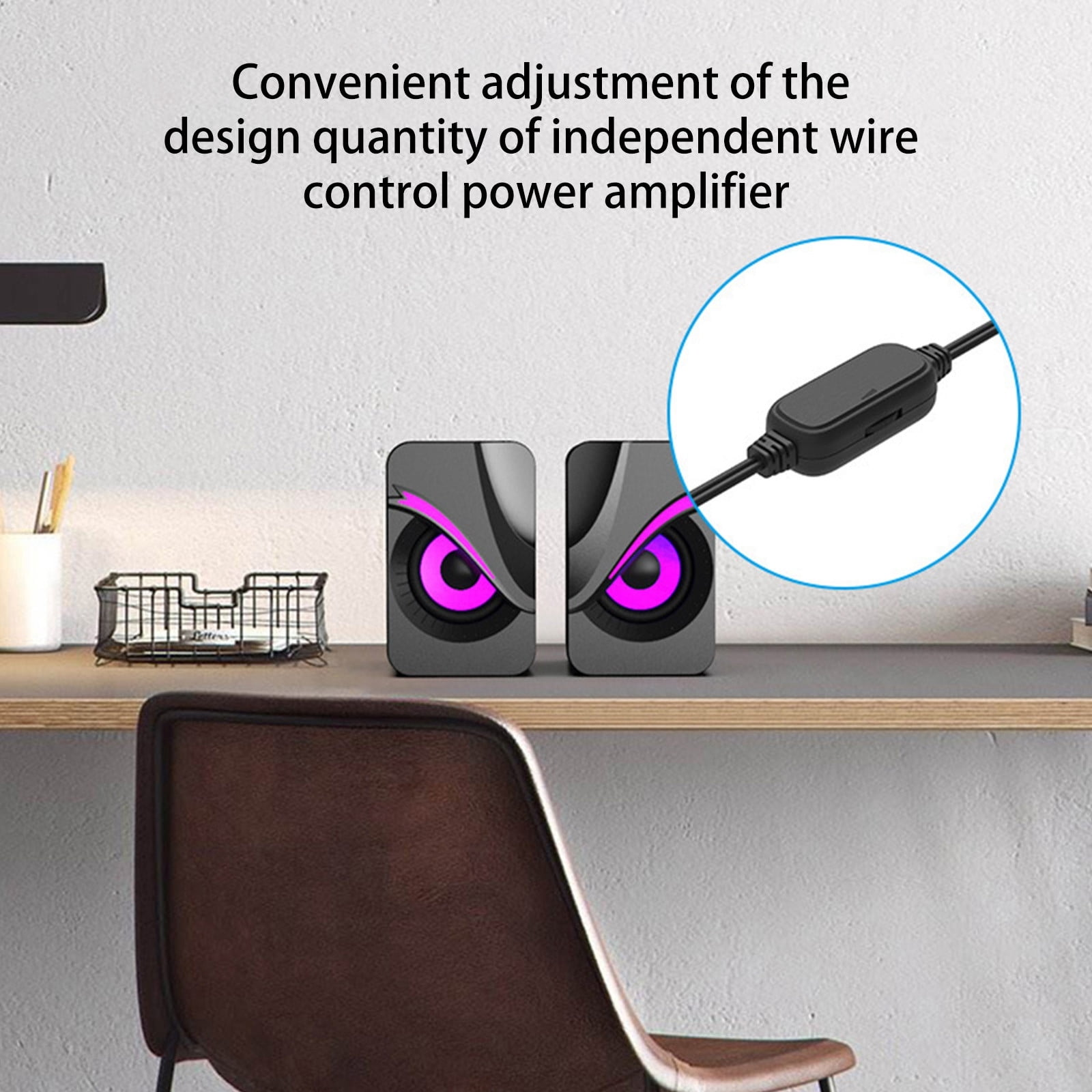 Zwei schwarze Lautsprecher mit Eulenaugen-Design, rosa Lichter, auf einem Regal. Eine Steuereinheit mit Kabel in einem Kreis.