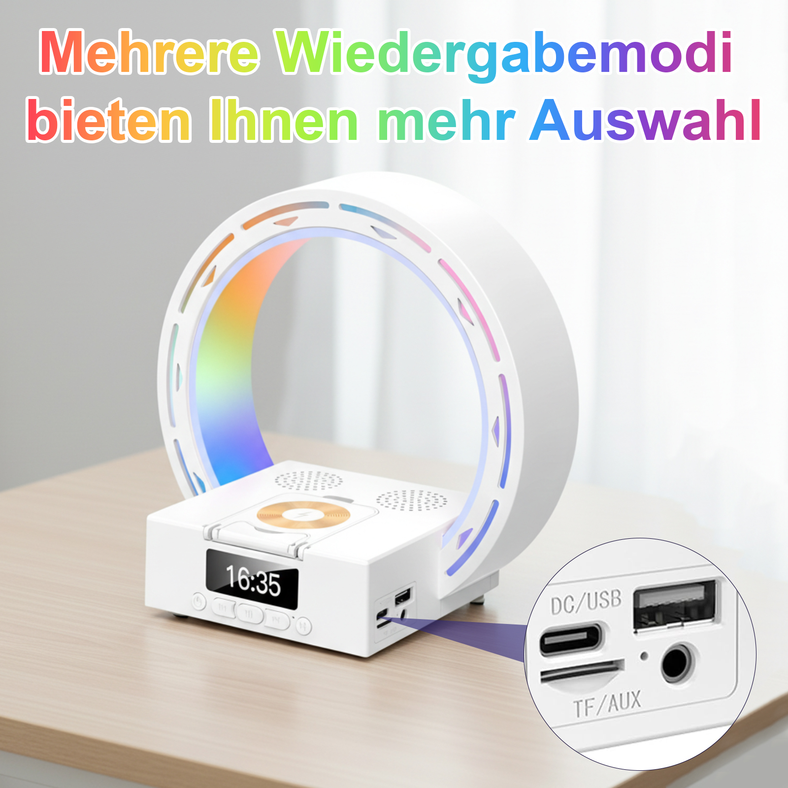 Weißes Gerät mit Ringlicht darüber. Es hat ein Display mit 16:35. Es hat USB-, TF/AUX-Anschlüsse.