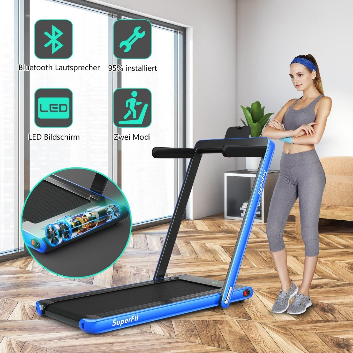 Una mujer está de pie junto a una cinta de correr azul, con iconos para Bluetooth, pantalla LED y otras funciones. La cinta está en una habitación.
