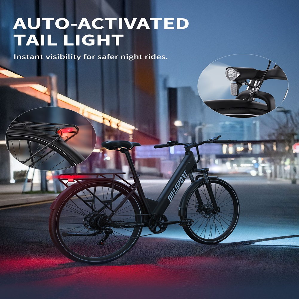 Una e-bike ONESPORT negra con luces encendidas. La escena está ambientada de noche en una calle, con luces de edificios al fondo.