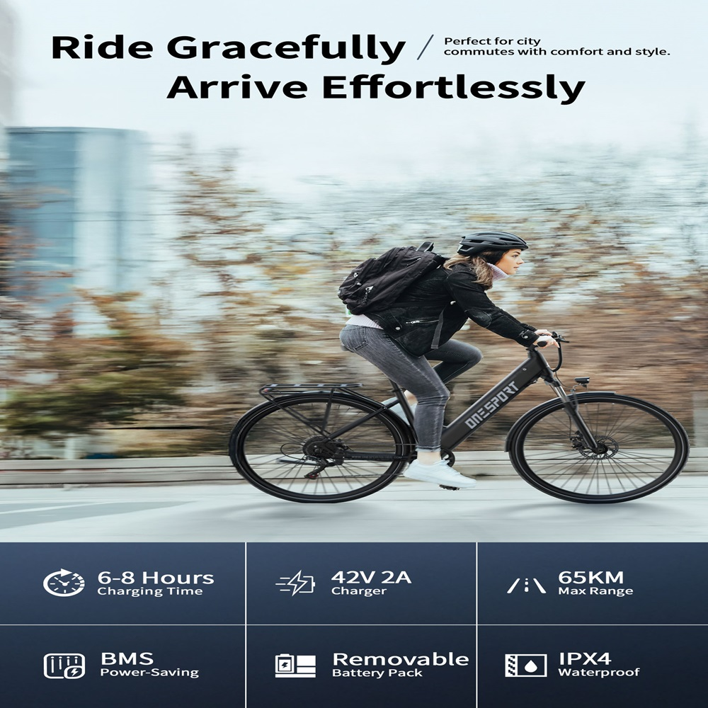 Una mujer monta en una bicicleta eléctrica negra. La bicicleta tiene la marca ONESPORT. El fondo muestra una escena urbana borrosa.