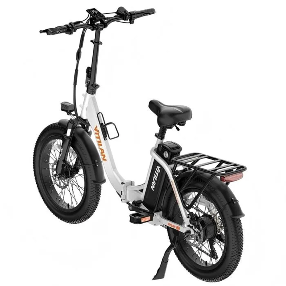 Una bicicleta eléctrica VITLAN blanca y negra. Tiene neumáticos grandes, un asiento negro y una parrilla trasera. El marco es blanco.