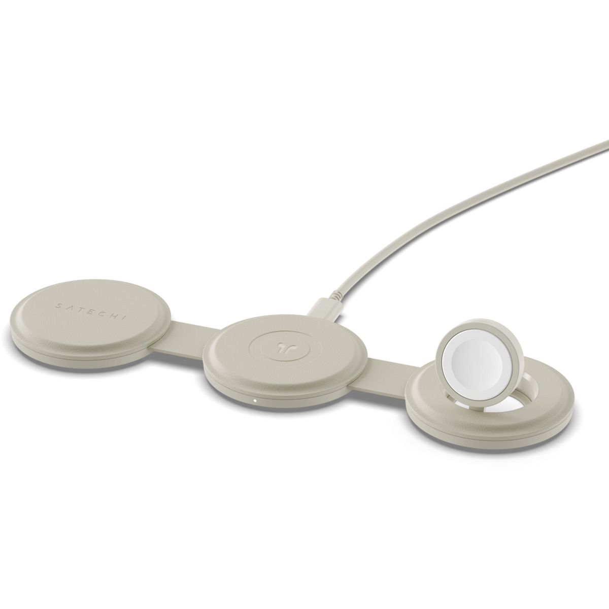 Eine beige kabellose Ladestation mit drei kreisförmigen Ladepads, eines für eine Uhr. Ein weißes Kabel geht vom mittleren Pad aus.