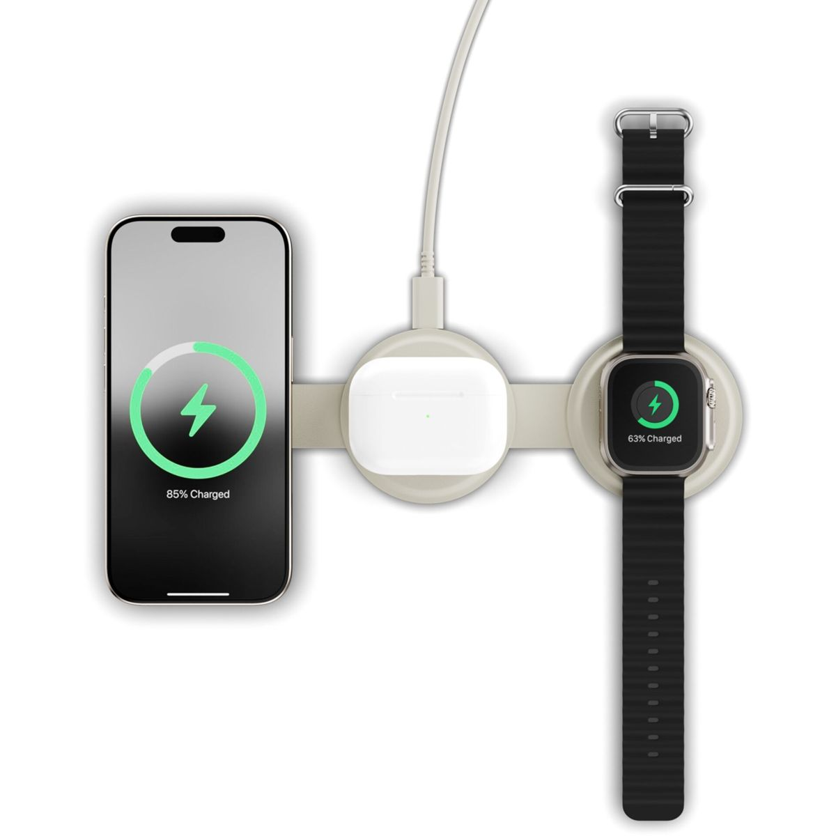 Eine Ladestation mit Telefon, AirPods und Apple Watch. Telefon ist zu 85 % geladen, Uhr zu 63 %. Alle Geräte laden.