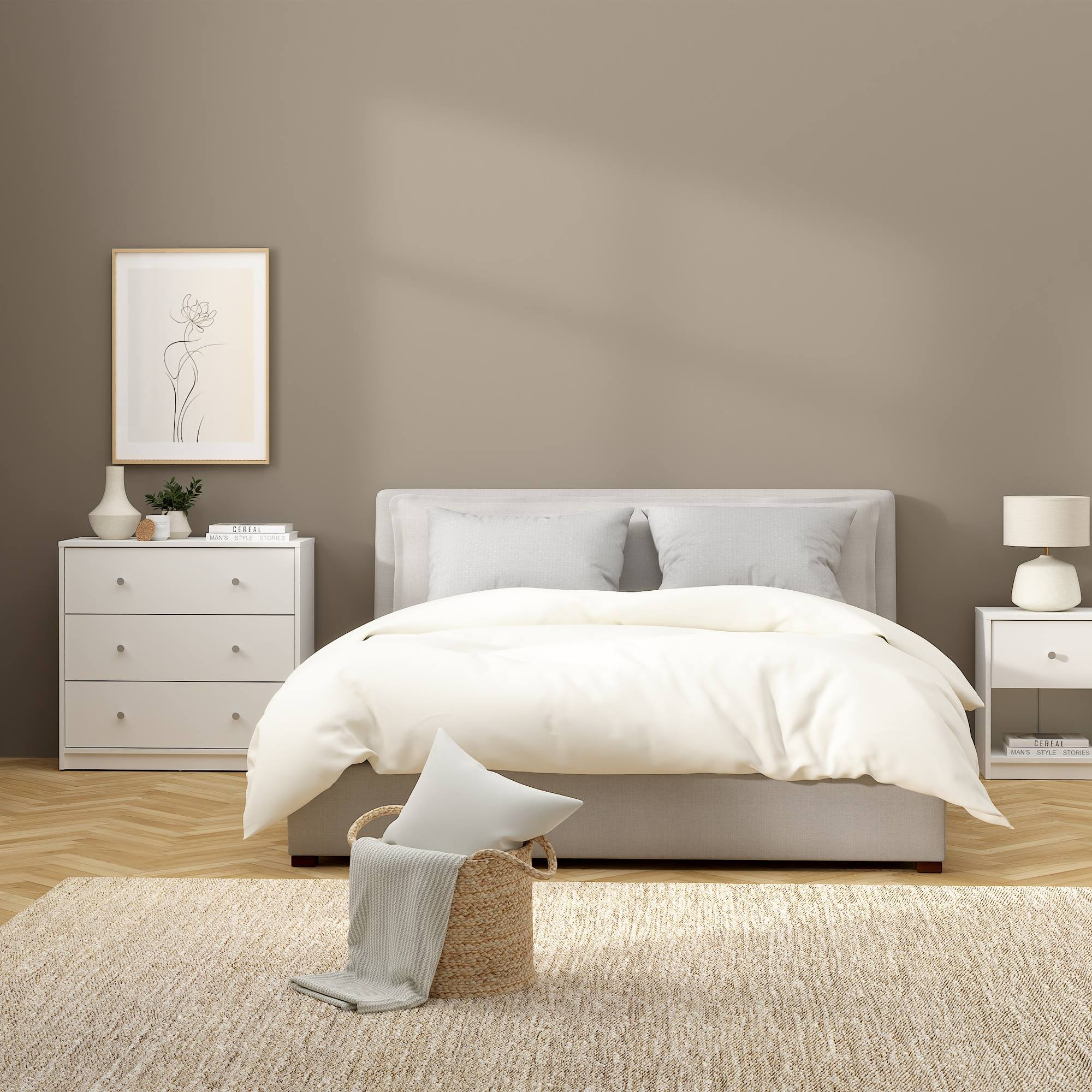 Dormitorio con cama, ropa de cama blanca, mesitas de noche, alfombra y arte. Tonos neutros. Cesta con almohada y manta.