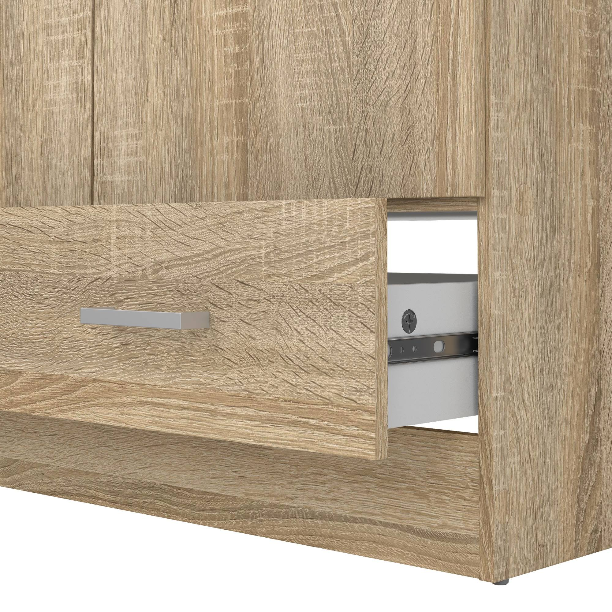 Primer plano de un cajón de madera parcialmente abierto con un asa plateada, que revela un interior blanco.