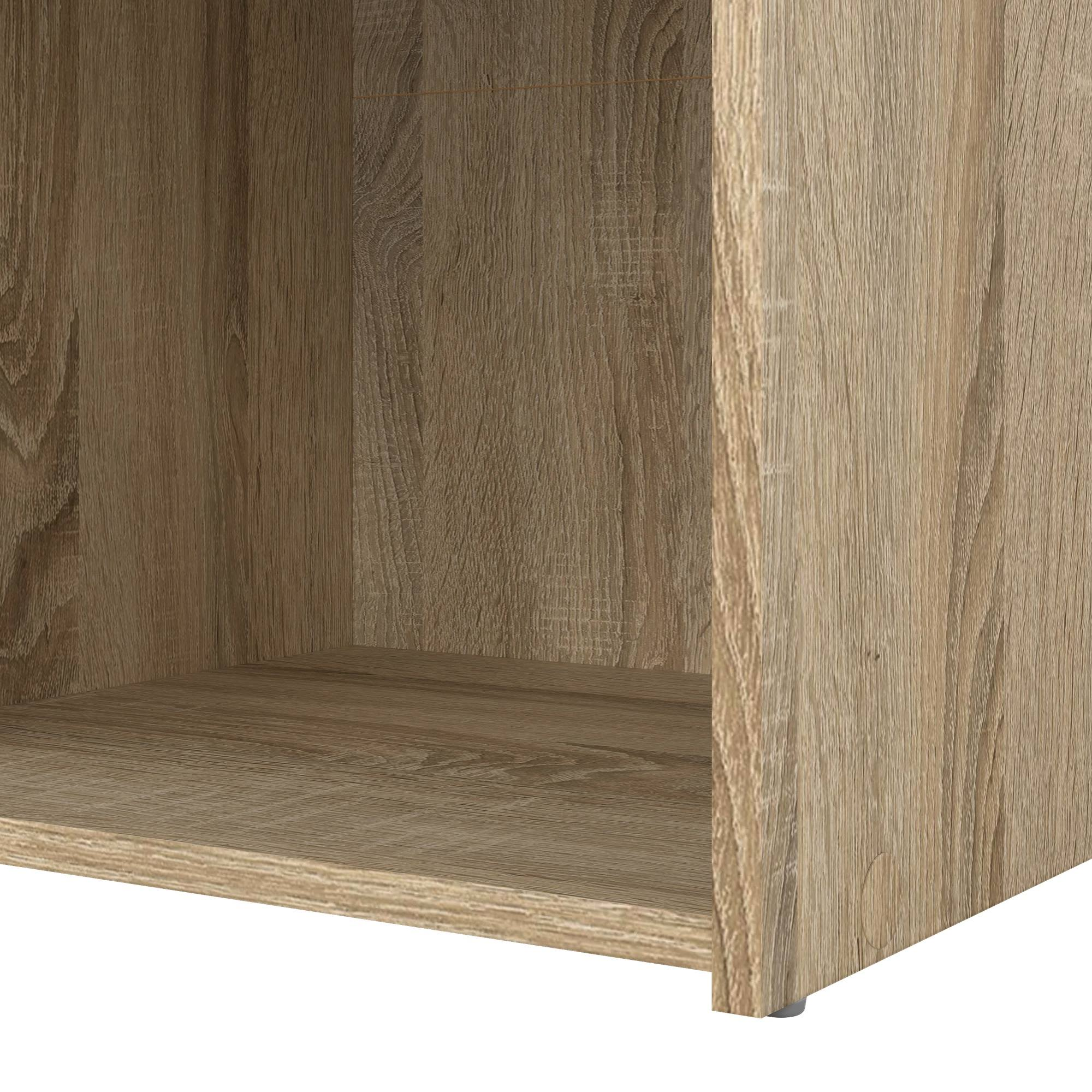 Interior de armario de madera. Textura de veta de madera marrón claro. Estante abierto y lado visible.
