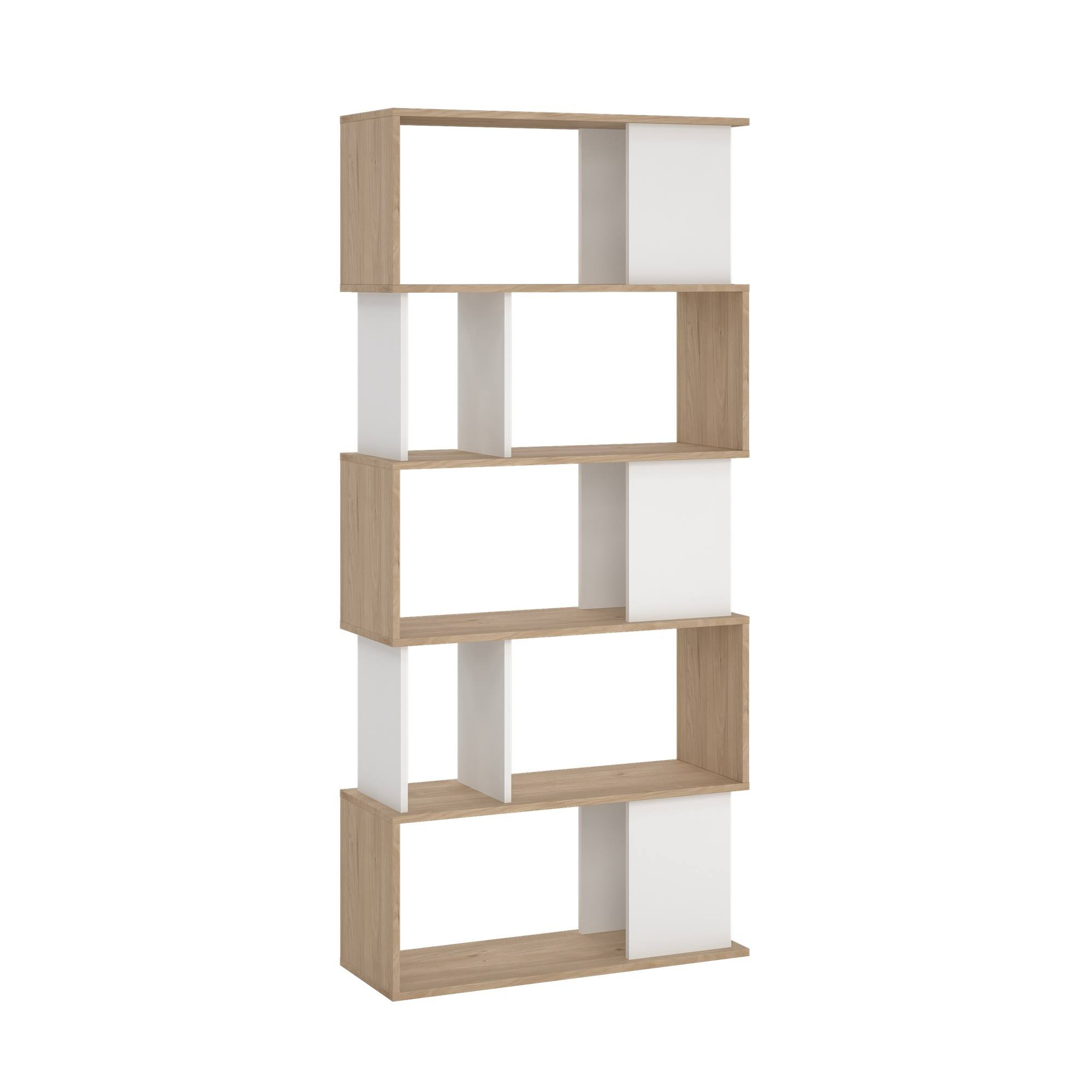 Una estantería moderna con secciones alternas de roble y blanco. Se alza verticalmente sobre un fondo blanco.