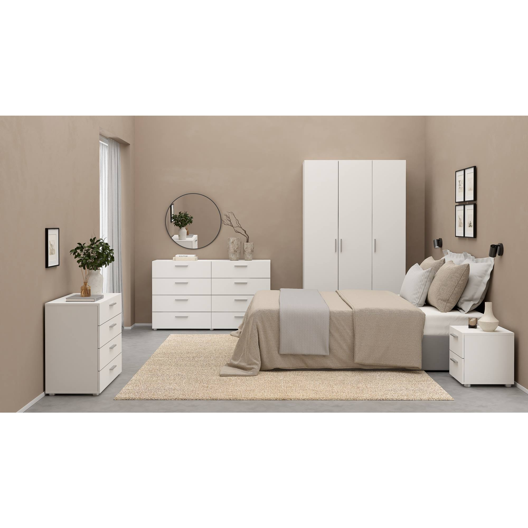 Dormitorio con cama, muebles blancos, alfombra beige y espejo. Tonos beige y blanco crean un ambiente tranquilo.